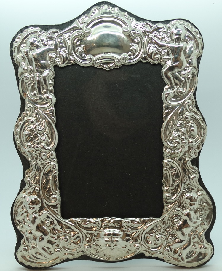 SILVER EMBOSSED PHOTO FRAME