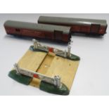 2 HORNBY DUBLO MAIL COACHES & CROSSING