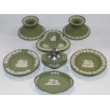 WEDGEWOOD JASPERWARE GREEN & WHITE 4 PIN DISHES, TABLE LIGHTER & PR OF SMALL COMPORTS