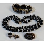 LARGE AGATE SET BRACELET, BEAD NECKLACE, 2 BEADS & BROOCH