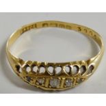 18CT GOLD DIAMOND SET RING (1 STONE MISSING)