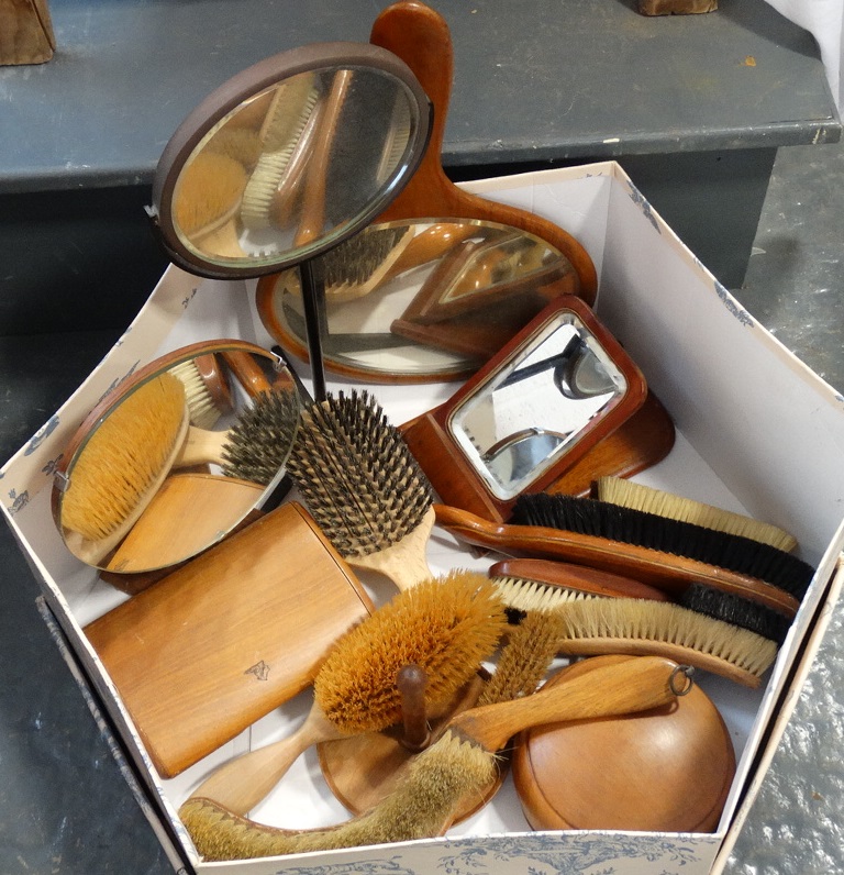 BOX OF WOODEN DRESSING TABLE SET & SHAVING MIRROR