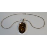 CONTEMPORARY AMBER PENDANT TO CHAIN