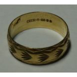 9CT GOLD ETCHED BAND RING 2G