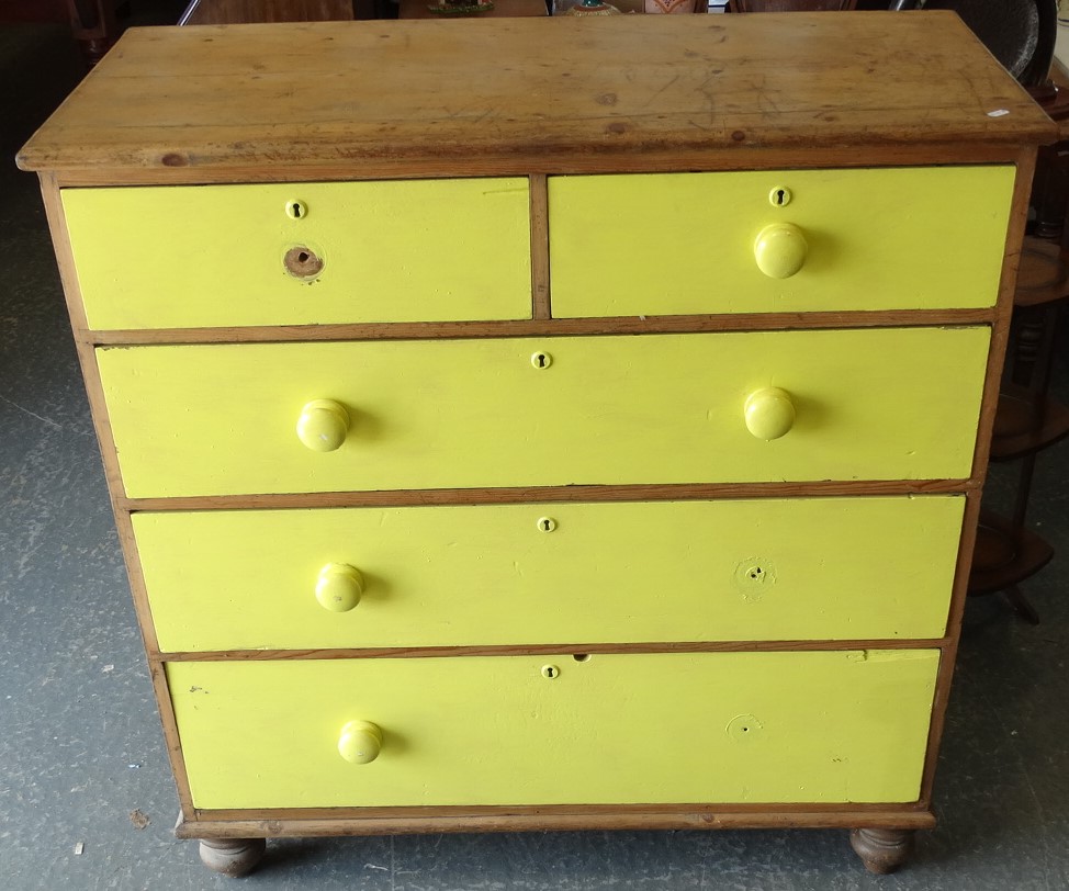 PAINTED PINE CHEST OF 5 DRAWERS