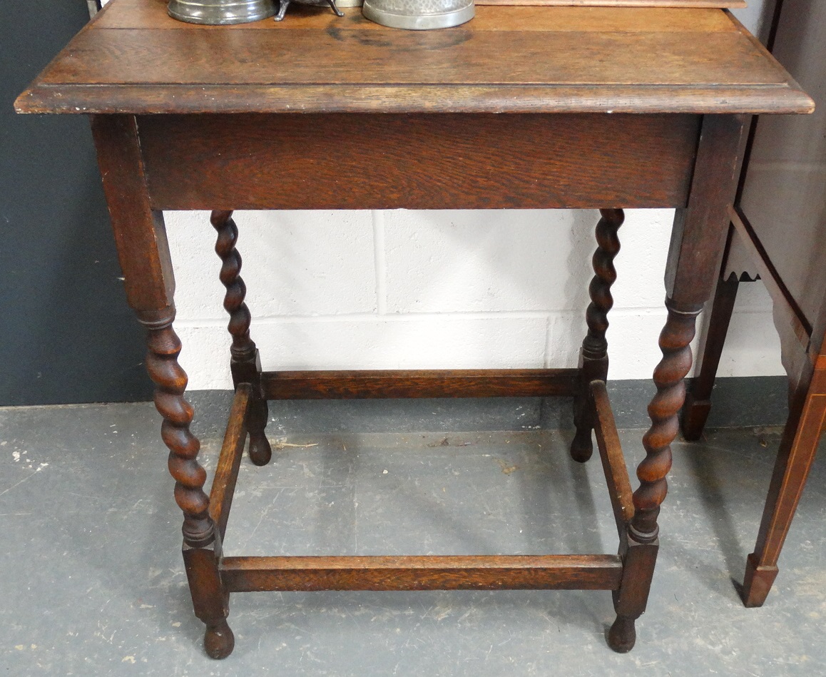 OAK OCCASIONAL TABLE