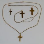 4x 9CT GOLD CRUCIFIXES (2 TO CHAINS) 12G