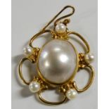 VALERIE PITCHFORD 18CT GOLD LARGE CENTRAL PEARL SET PENDANT SURROUNDED BY 5 SMALLER PEARLS