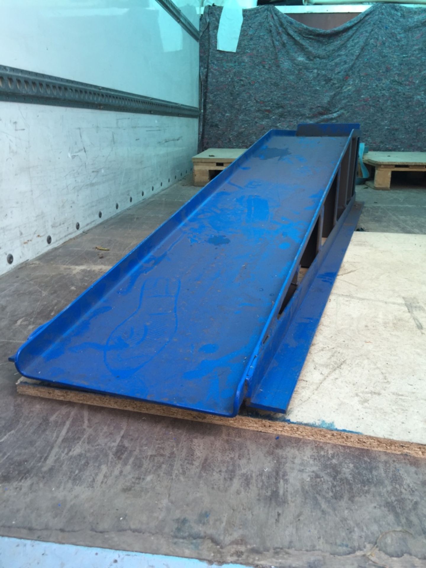 Pair of Heavy Duty Commercial Grade Drive On Ramps, 2 metre length, Very Heavy Grade Construction - Image 2 of 7