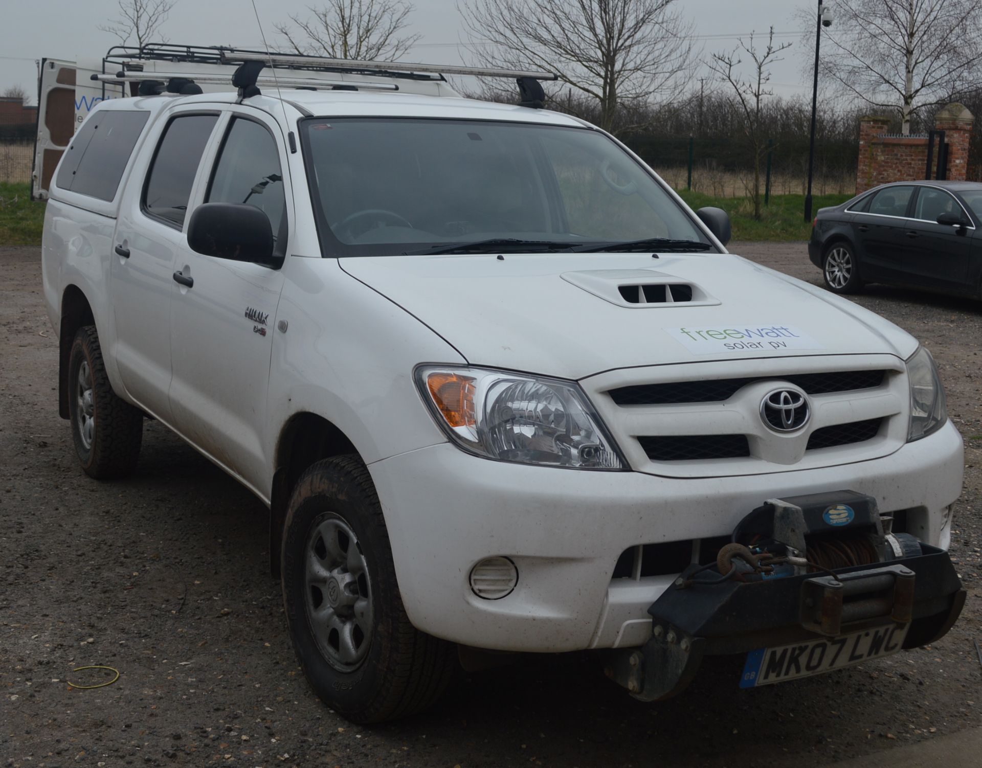 Toyota Hilux D-4D 4x4 Double Cab Pick Up Truck with Truck Top Cover Registration No: MK07 LWC