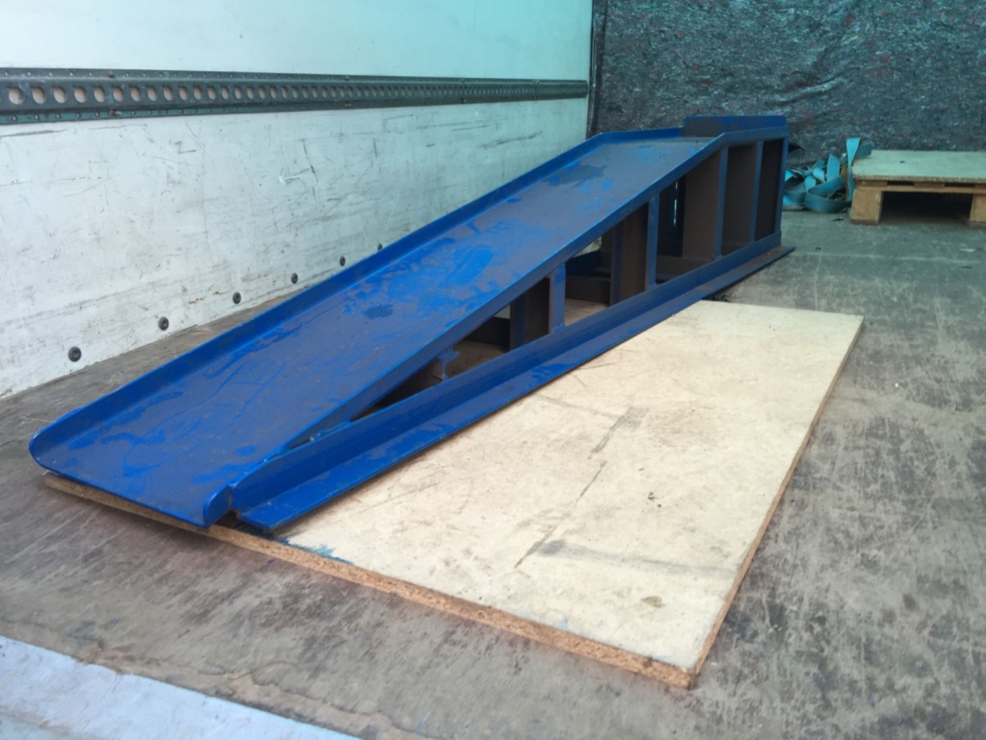 Pair of Heavy Duty Commercial Grade Drive On Ramps, 2 metre length, Very Heavy Grade Construction - Image 4 of 7