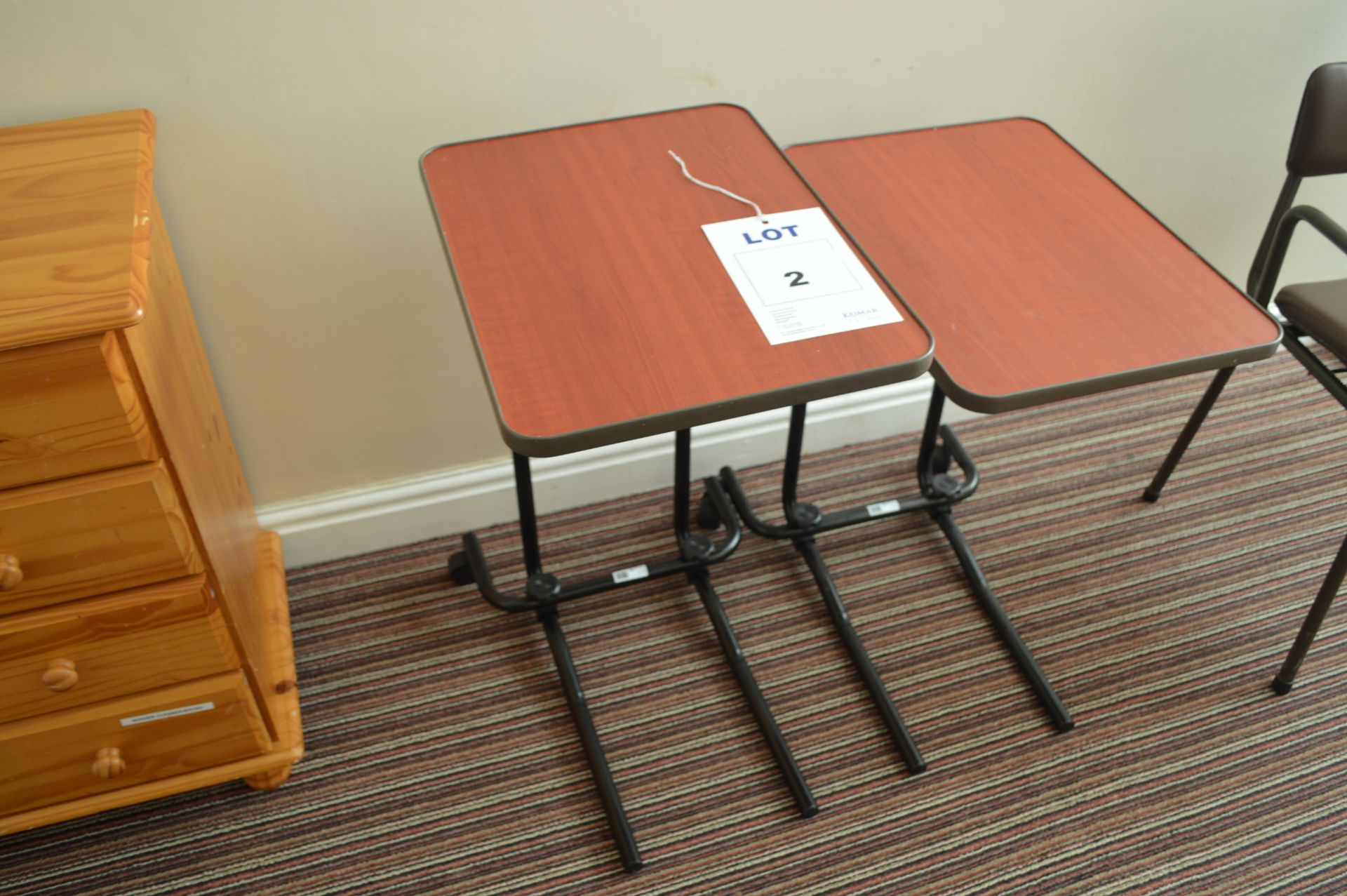 2: Genimpex Mobile Table