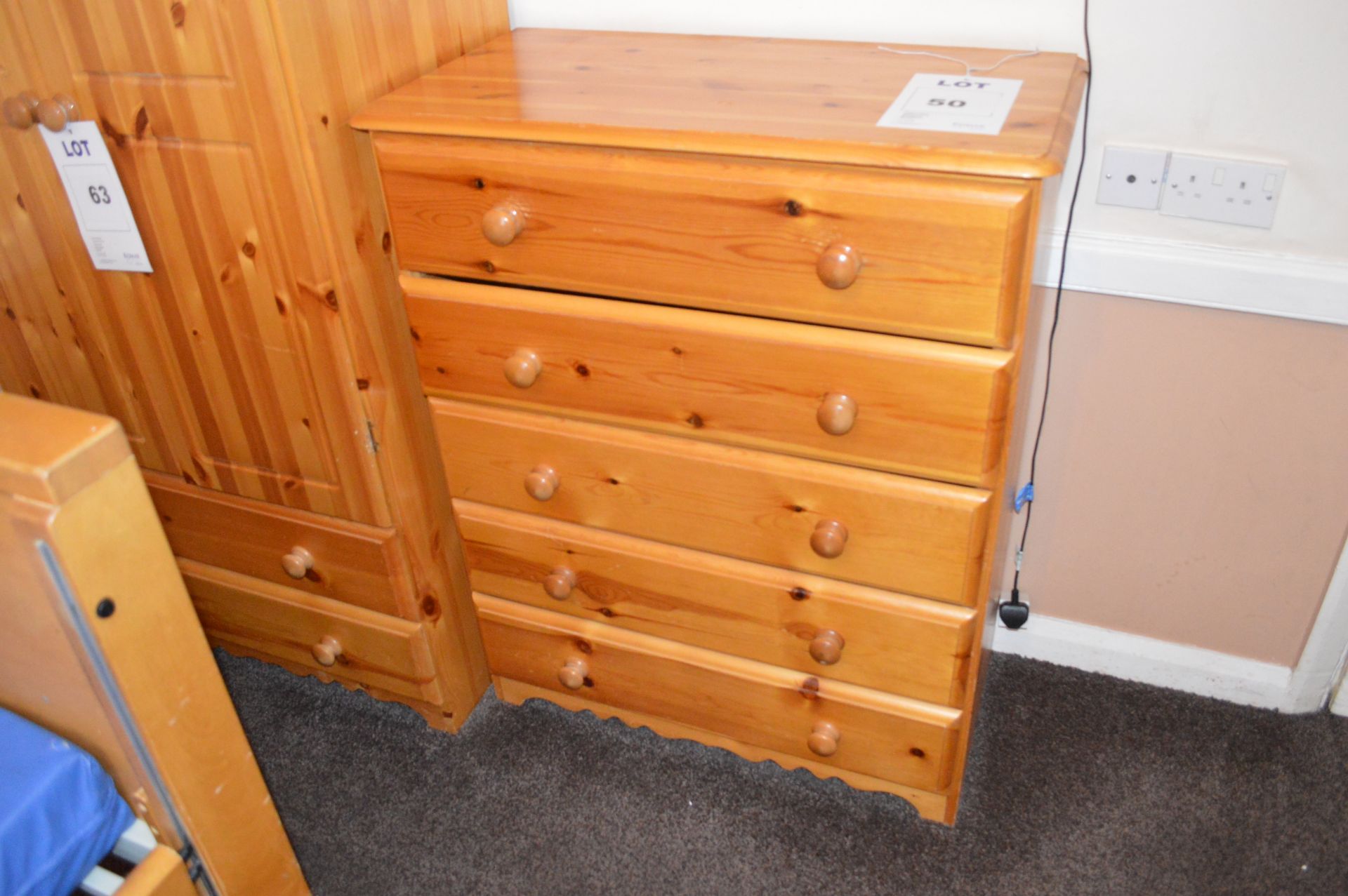 Pine 5 Drawer Chest of Drawers - Image 2 of 2