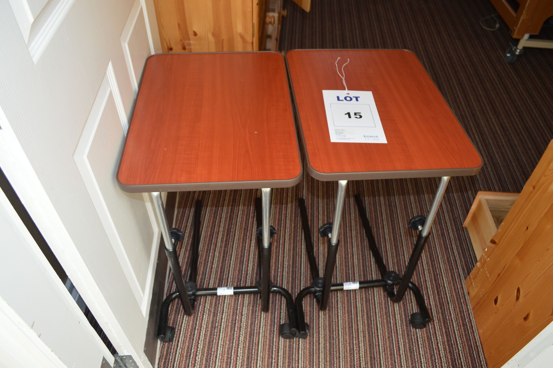 2: Genimpex Mobile Table