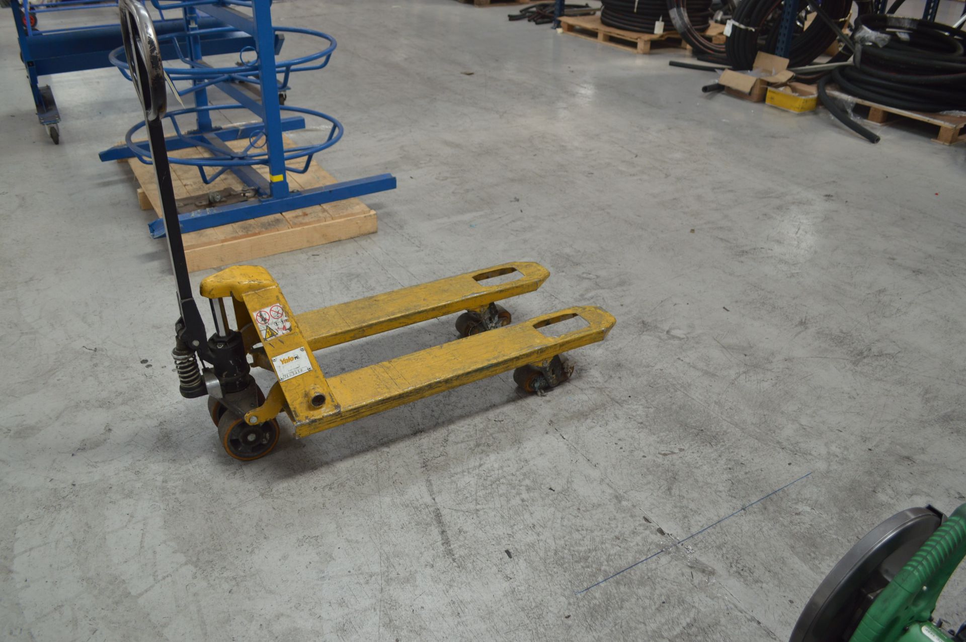 Yale Hydraulic Pallet Lifter (Please Note: Items Located in Oldbury, Collection on 12th October. - Image 3 of 6