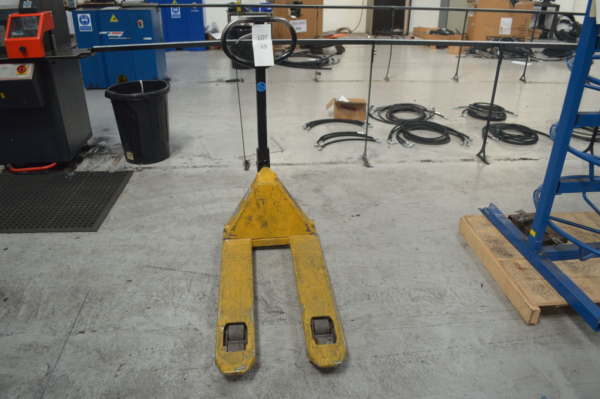Yale Hydraulic Pallet Lifter (Please Note: Items Located in Oldbury, Collection on 12th October.