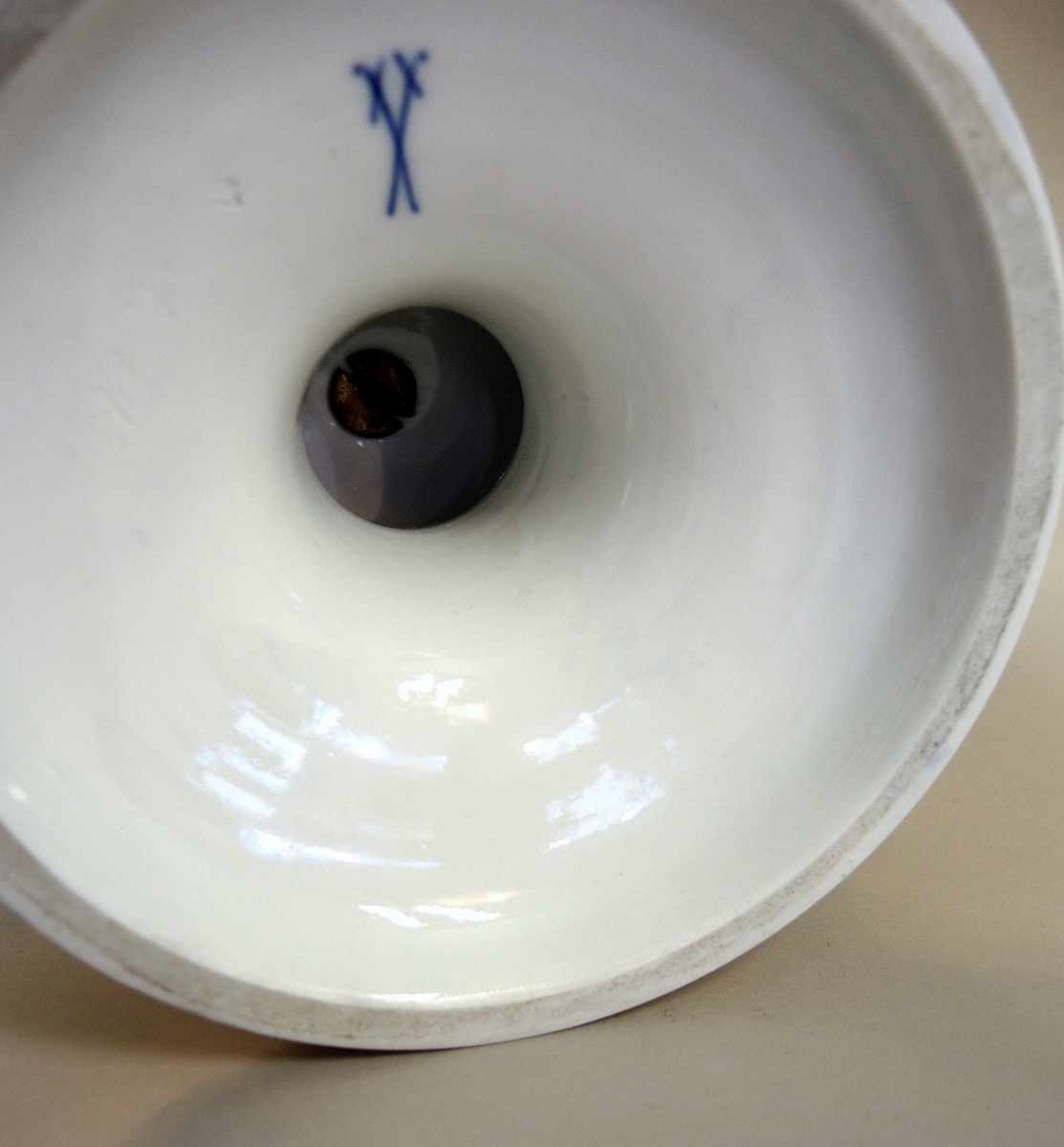 Große Meissen Schlangenhenkel-Vase Porzellan, kobaltblauer Fond mit polychromen Blumenbouquets, - Bild 4 aus 4