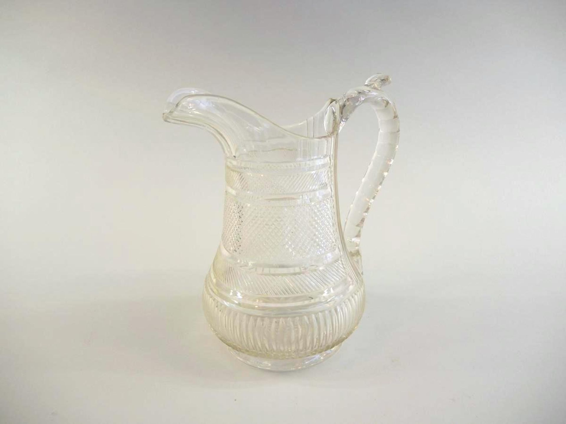 Kristallglas-Krug Mit poliertem Feinschnittdekor. Wohl Böhmen um 1860. H ca. 24 cm
