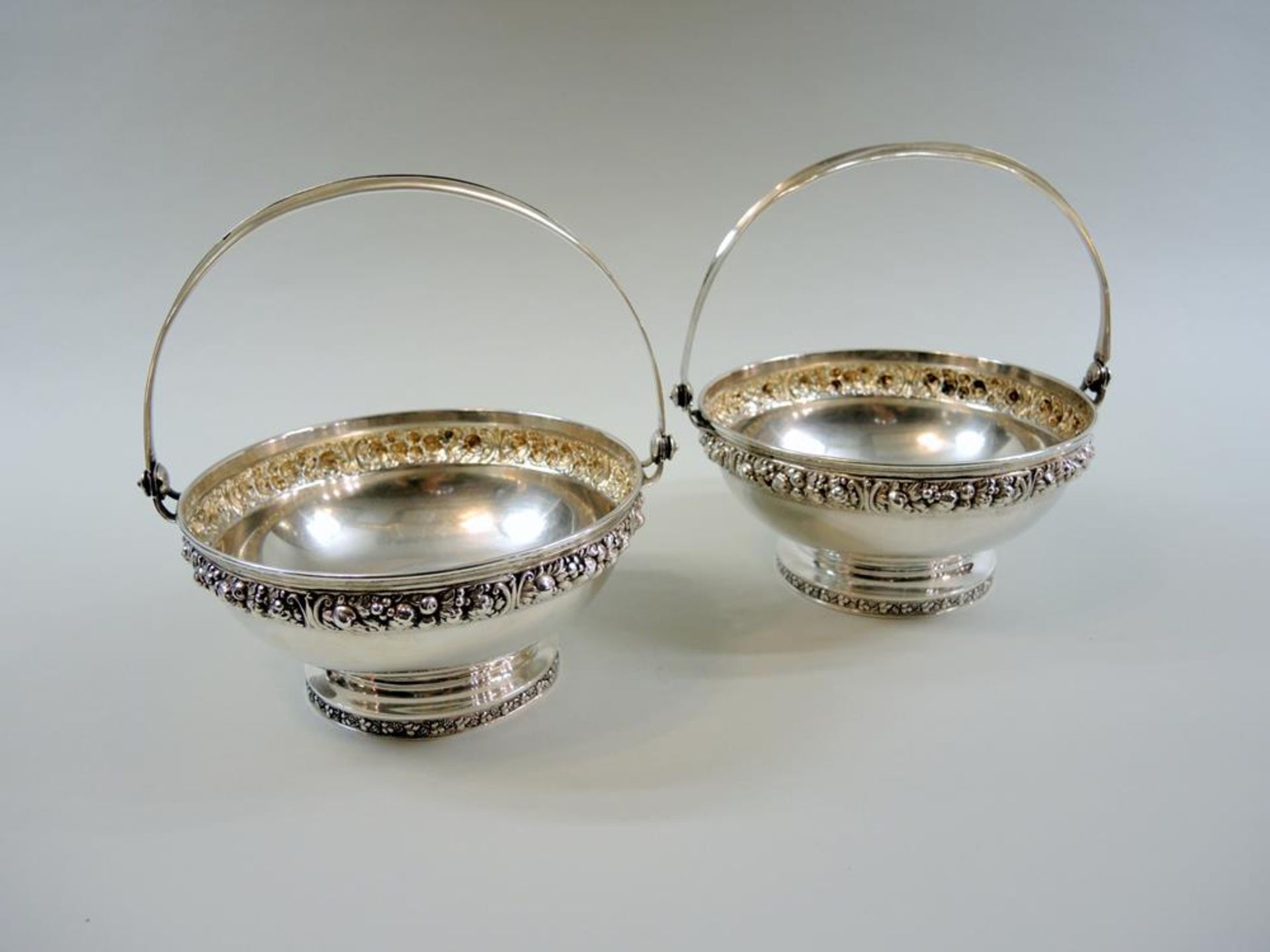 2 Anbietschalen mit Henkeln Silber 800. Gebrüder Deyle, Schwäbisch Gmünd, um 1890/1900. H ca. 9