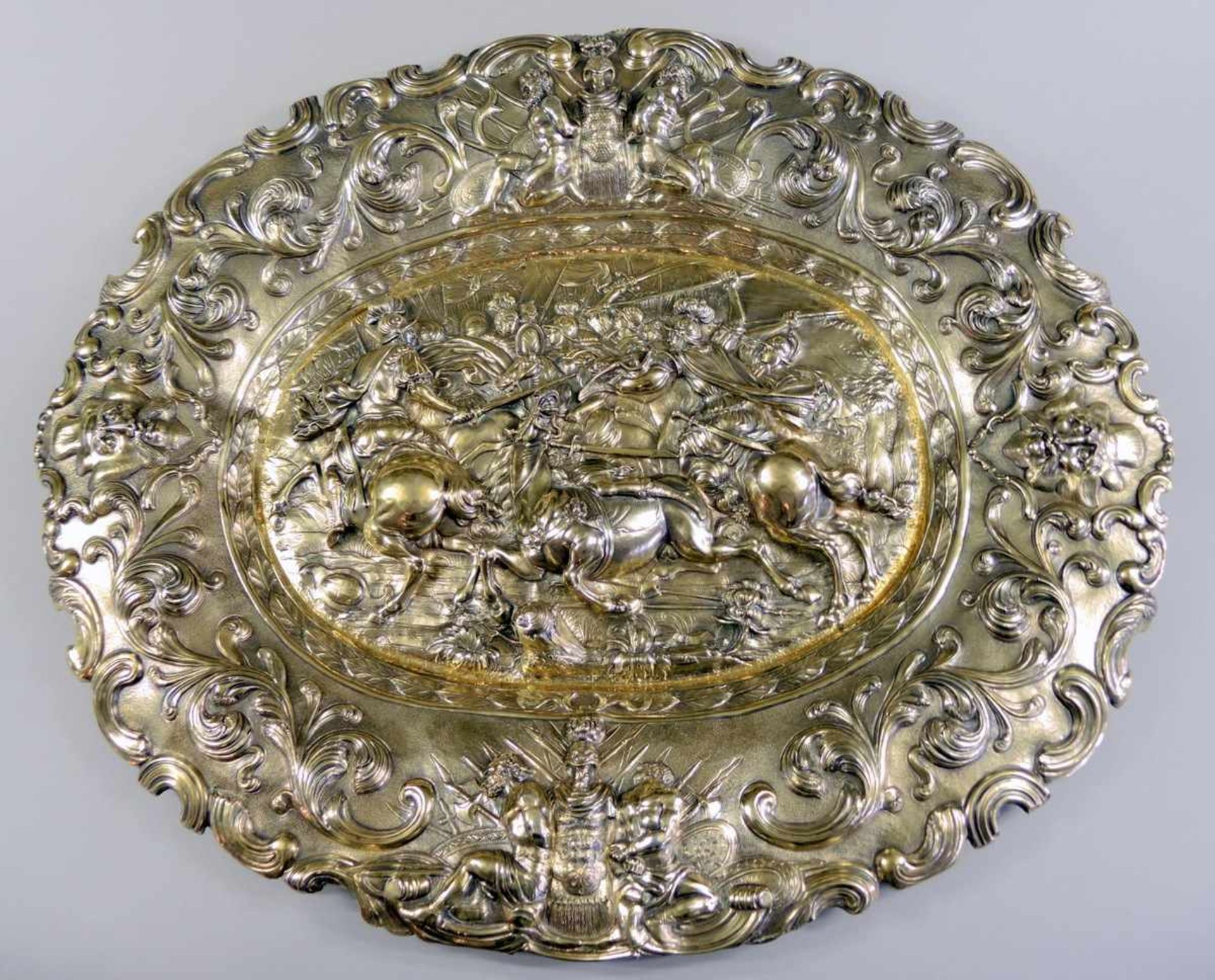 Monumentale Schauplatte Silber, schauseitig vergoldet. Dekor mit schöner, reliefierter Darstellung - Bild 4 aus 5