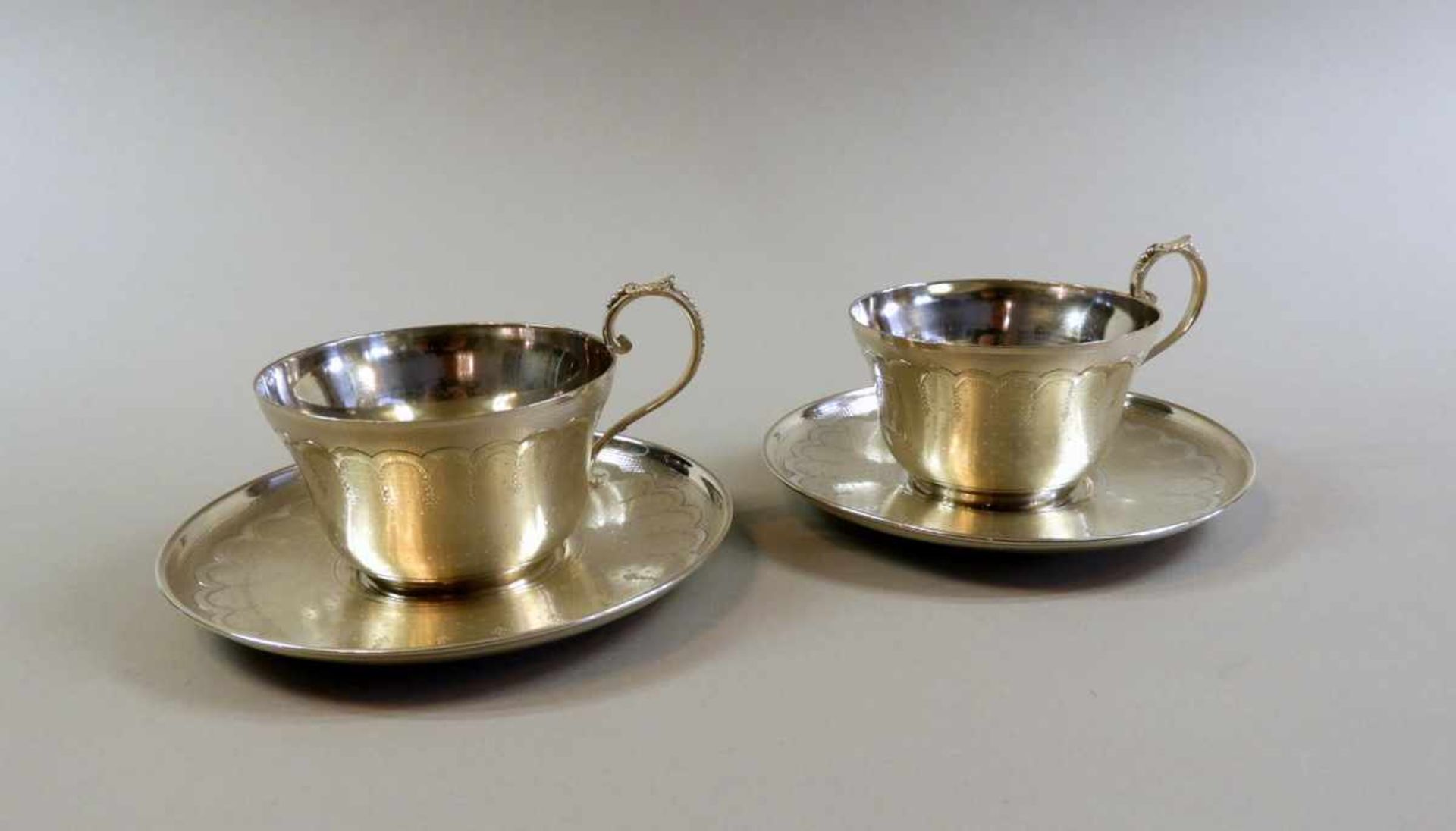 Paar Tassen mit Untertellern Silber 950, Minervakopf Punze für Paris, Firma Lavallee Orfevre E.