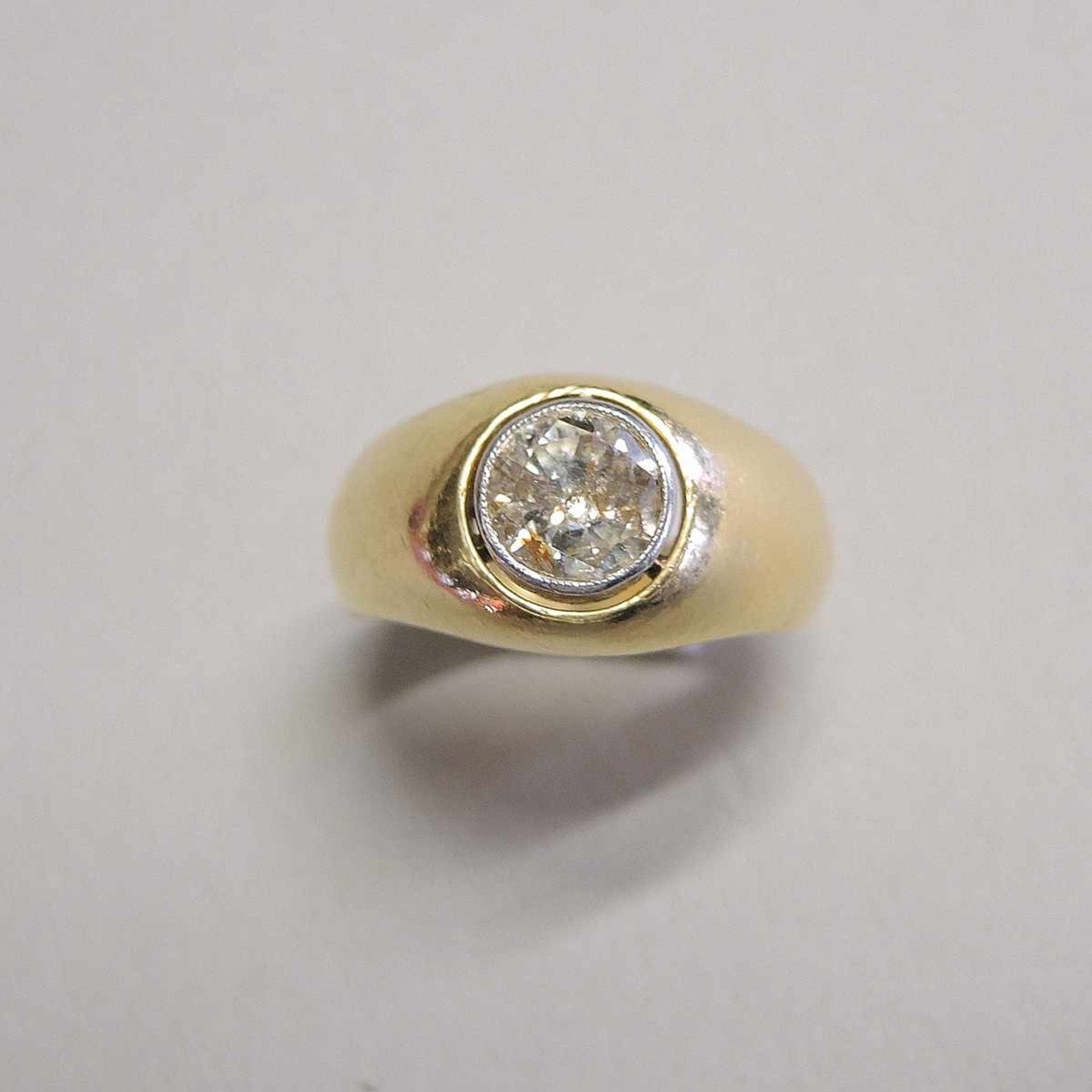 Diamant Solitär Ring 18kt. Gelbgold, Solitärdiamant von ca. 1,25 ct. Pikee 2 Farbe I. Massive