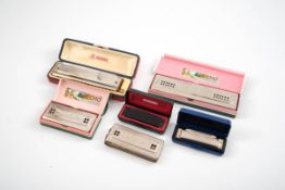 Konvolut Mundharmonikas 6 verschiedene Modelle der Firma M. Hohner. Div. Maße.