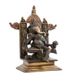 Ganesha, Hinduistischer Gott, 18./19. Jh. Bronze, teilweise vergoldet. Auf getrepptem Sockel auf