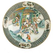 Zierteller, Japan 19. Jh. Porzellan polychrom mit Geisha-Gesellschaft, Fahne mit Blütenmosaik und