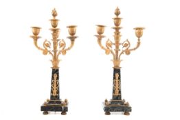 Paar Girandolen, d. 19. Jh. 3-flammige Girandolen, Bronze vergoldet, über bronzemontiertem