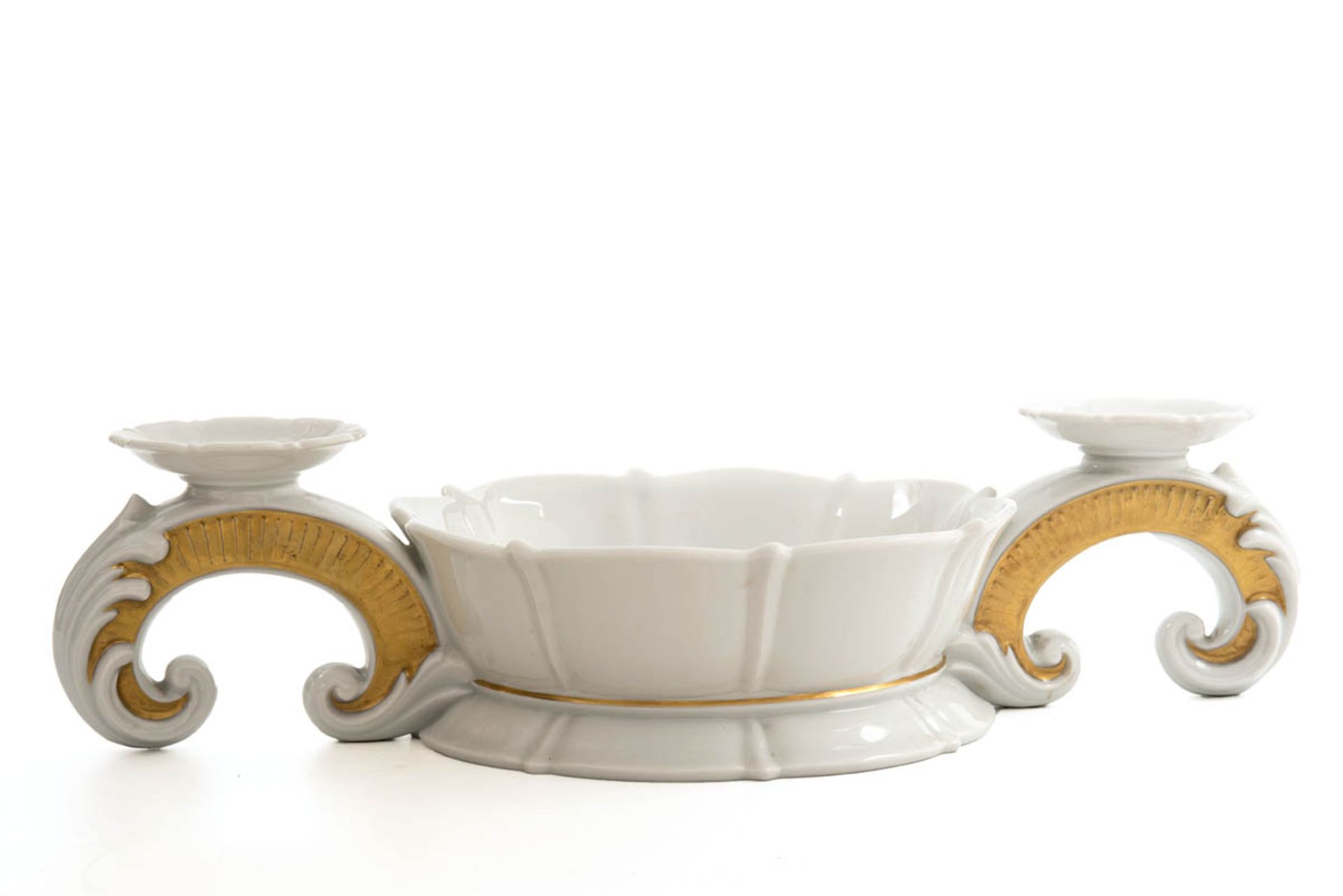 Tafelaufsatz mit Leuchterpaar, Rosenthal 1930 Mit Gold staffiert. Runde tiefgemuldete Schale