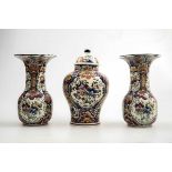 3 Vasen, Boch, Belgien Fayence, polychrom mit floralen Ornamenten bemalt. 1 Vase mit Deckel. Unter