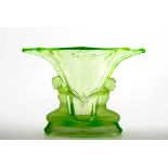 Windsor-Vase, August Walther, Dresden um 1930 Lichtgrünes Glas in die Form gegeben. Ovaler Fuß mit