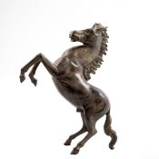 Tierbildhauer um 1900 Bronze, grünlich patiniert. H.: 25 cm, Br.: 30 cm.