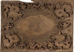 Wandtafel, China um 1800 Holz, z.T. á-jour geschnitzt mit Drachenmotiven, Fantasievögeln und