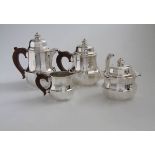 4-teilig. Kaffee-Teeservice, Frankreich 950er Silber. Bestehend aus Kaffeekanne, Teekanne,