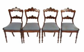 4 Esszimmerstühle, England, Regency um 1840 Mahagoni. Auf vorn gedrechselten, hinten kantigen Beinen