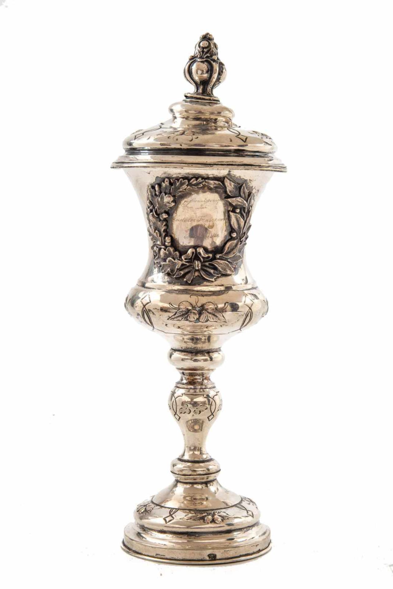 Deckelpokal, Deutsch 1887 750er Silber, innen vergoldet. Runder Fuß, Balusterschaft, Korpus unten