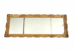 Salonspiegel, um 1800 Holz geschnitzt, Polymentvergoldung. Hochrechteckiger Spiegel, konkav