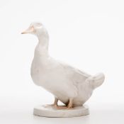 Figur einer Ente, Rosenthal um 1930 Entw. W. Zügel. Auf ovalem Sockel stehende Ente. Unter dem