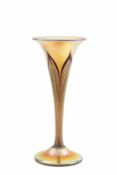 Louis Comfort Tiffany, New York, Vase Goldfarbenes Favrile-Glas mit gekämmtem braun-gold