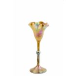 Louis Comfort Tiffany, New York, Vase Goldfarbenes Favrile-Glas mit wellenartigem silber-gold-