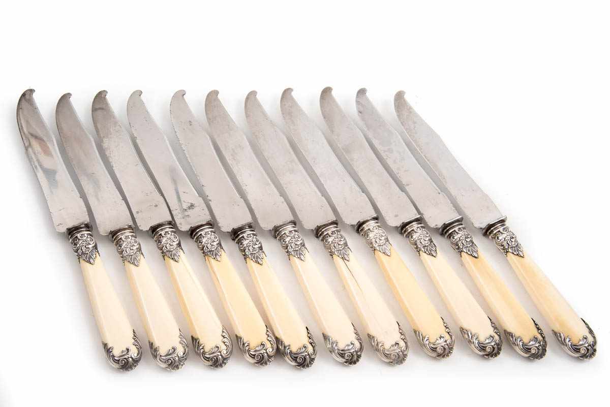 11 Barock-Messer, Deutsch Anf. 18. Jh. Silber, Elfenbein. Gegratete Klinge mit Dorn, ovaler sich