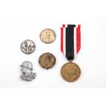 Kriegsverdienstkreuzmedaille 1939 dazu 4 Abzeichen.