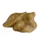 Museale Schildkröte, China, Hung Chih 15. Jh. Apfelgrüne Jade, calcifiziert. Vollplastische Figur