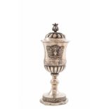 Deckelpokal, wohl Braunschweig 1838 12-lötiges Silber., innen vergoldet. Oktogonaler Fuß in den