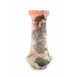 E. Gallé, Nancy, Vase Farbloses Glas mit weißlichen und partiellen hellroséfarbenen