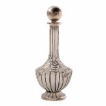 Parfumflakon, um 1900 Farbloses mattgeätztes Glas mit galvanischer Silberauflage mit schmalen