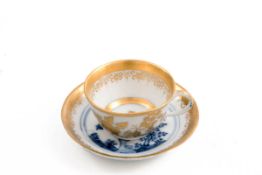 Tasse mit Untertasse, Meissen um 1735 Unter der Glasur mit Vogel-Felsmalerei in Unterglasurblau