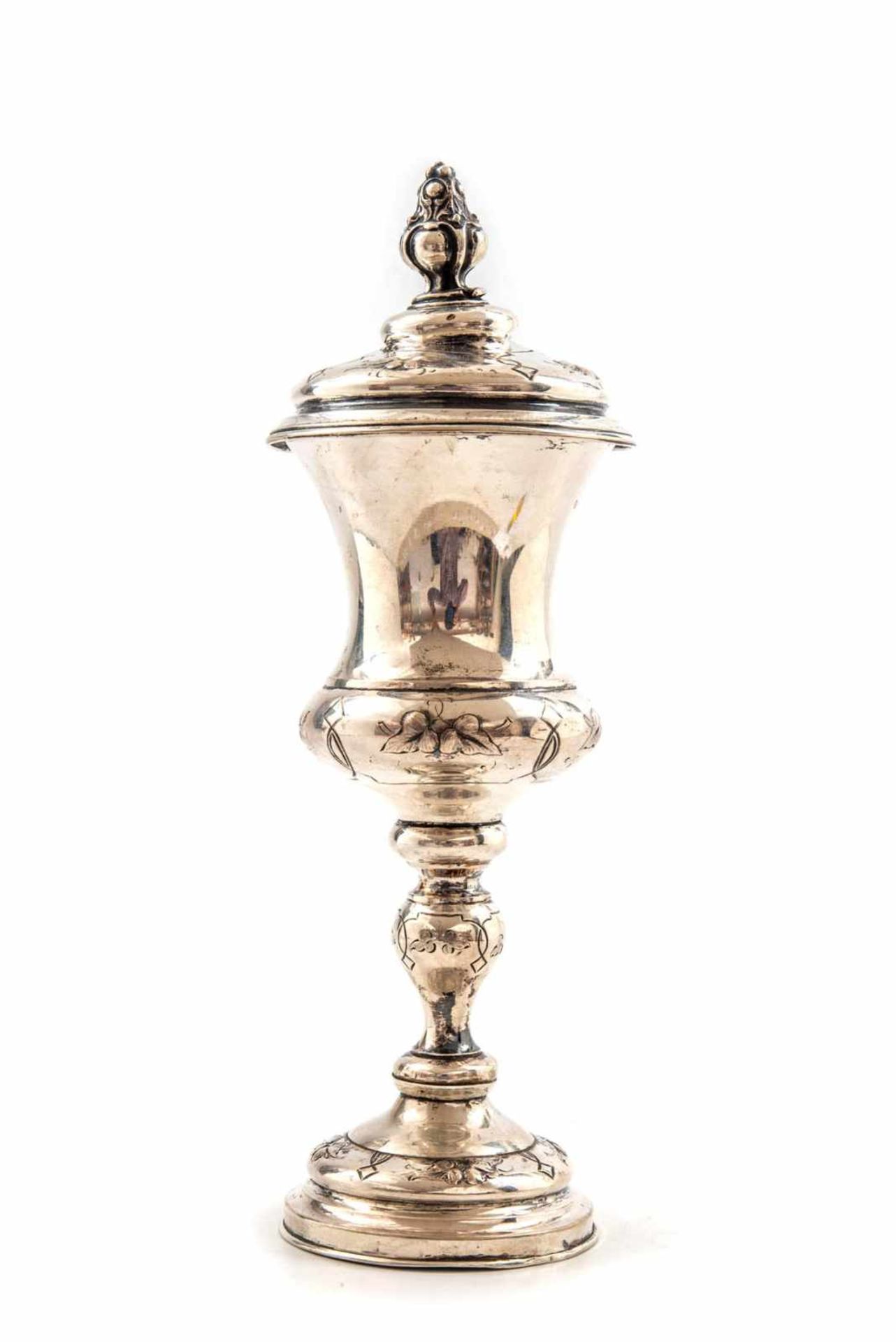 Deckelpokal, Deutsch 1887 750er Silber, innen vergoldet. Runder Fuß, Balusterschaft, Korpus unten - Bild 2 aus 2